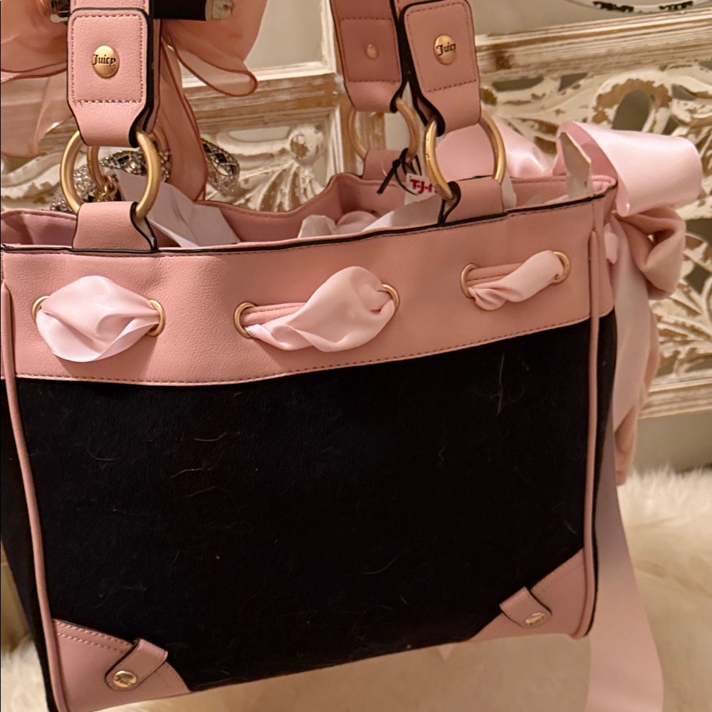 Juicy Couture Pink and Black Daydreamer Bag with sparkly rhinestones & Bows🩷 - Picture 11 of 17